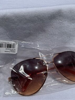 Women's Rose Gold Aviator Sunglasses with Brown Gradient Lenses